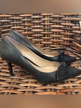 Lauren Ralph Lauren Dark Granite Gray Heels with Black  Bows size 8.5